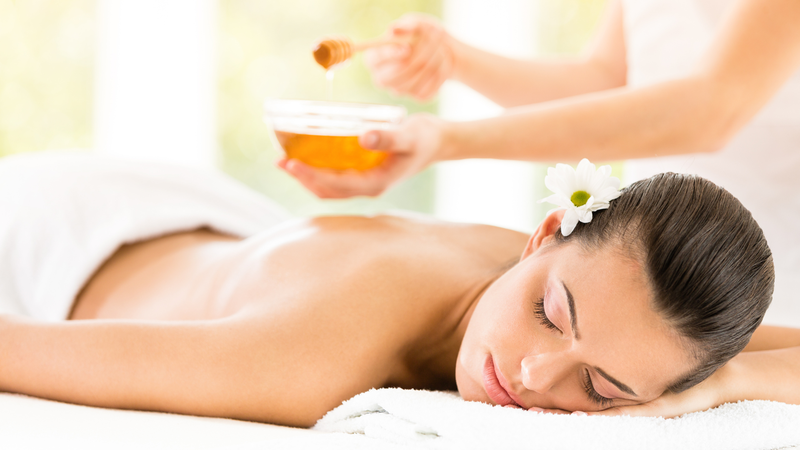 Cách hết mụn lưng bằng mật ong được nhiều chị em tin dùng