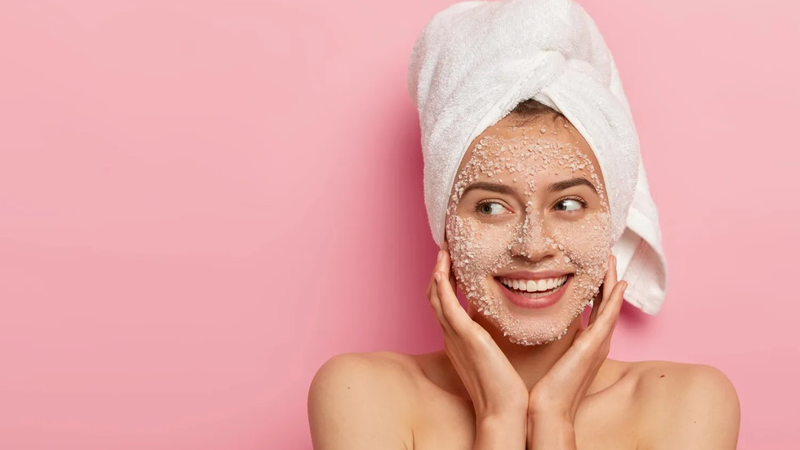 Tẩy da chết vật lý thích hợp với làn da khỏe mạnh hoặc ít mụn